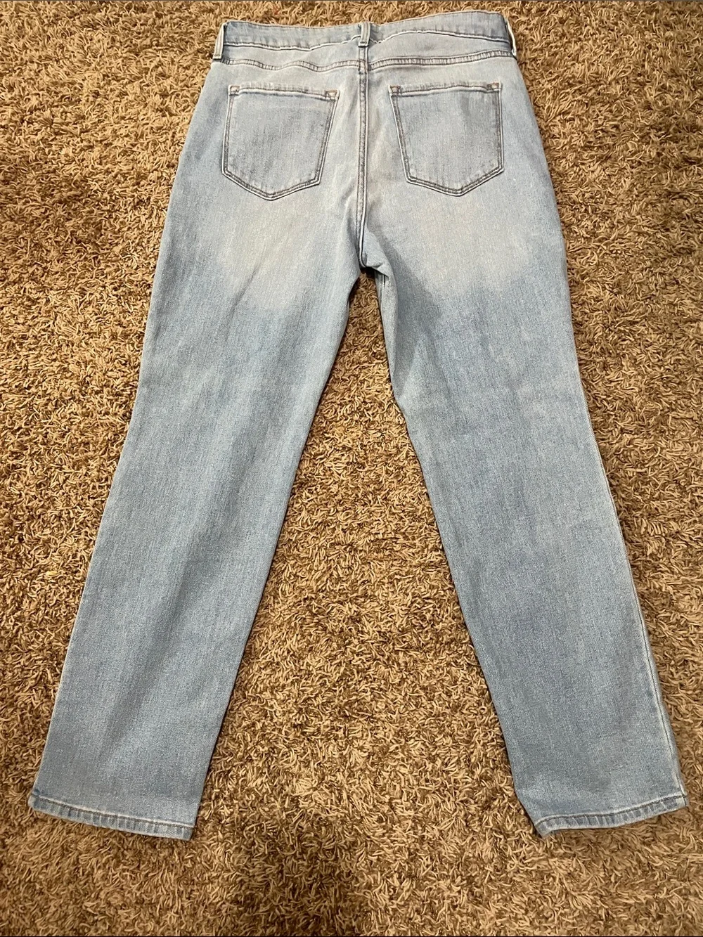 Old Navy  High-Rise Wow Straight Jeans - Picture 2 of 6